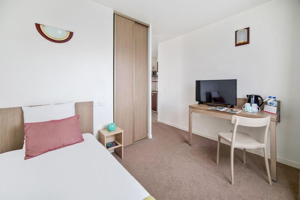 Comfort Aparthotel Versailles, St Cyr L'Ecole Saint-Cyr-lʼÉcole Εξωτερικό φωτογραφία