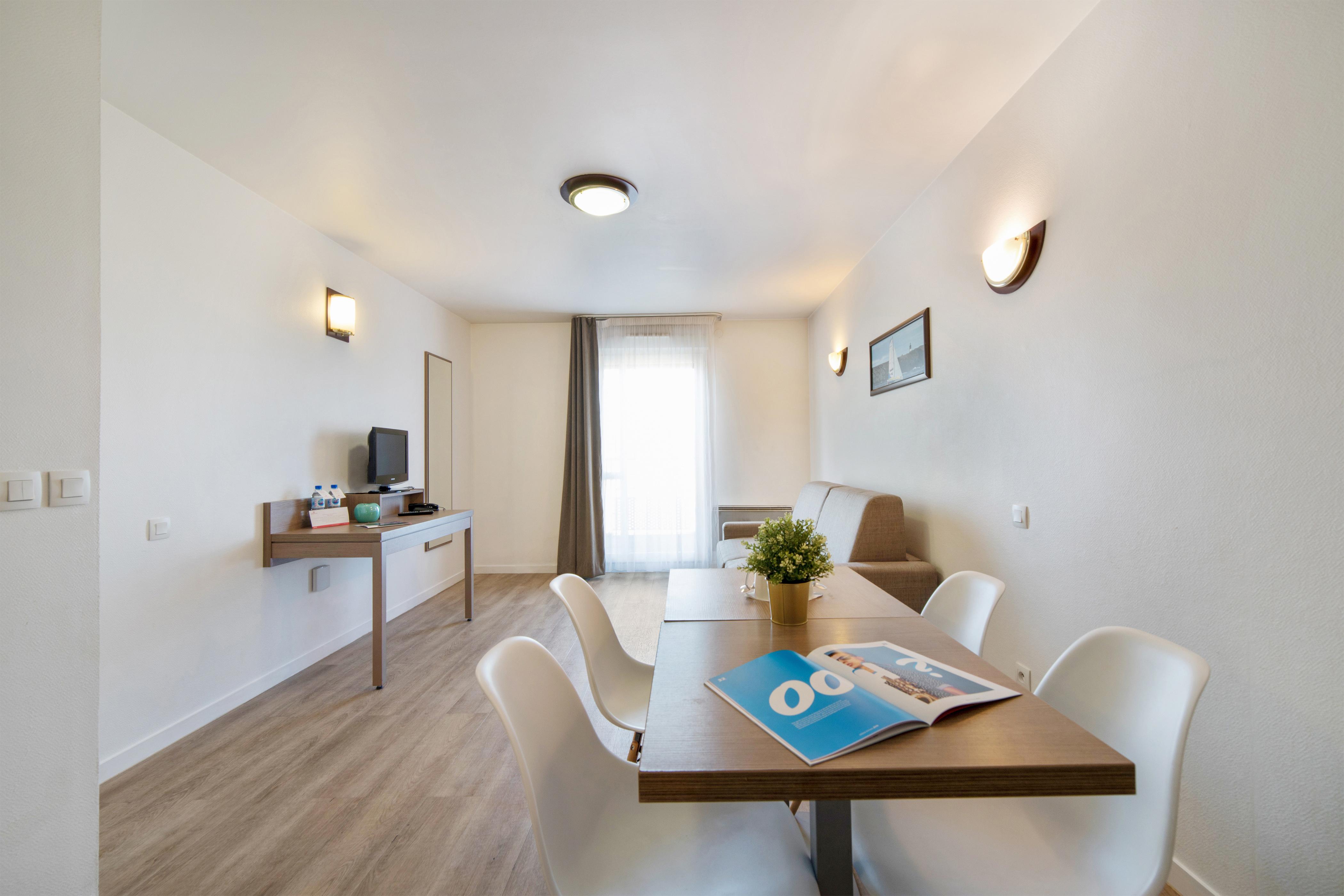 Comfort Aparthotel Versailles, St Cyr L'Ecole Saint-Cyr-lʼÉcole Εξωτερικό φωτογραφία