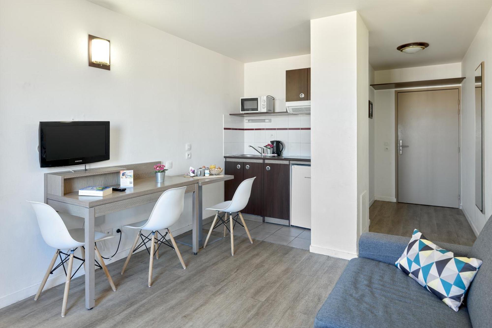Comfort Aparthotel Versailles, St Cyr L'Ecole Saint-Cyr-lʼÉcole Εξωτερικό φωτογραφία