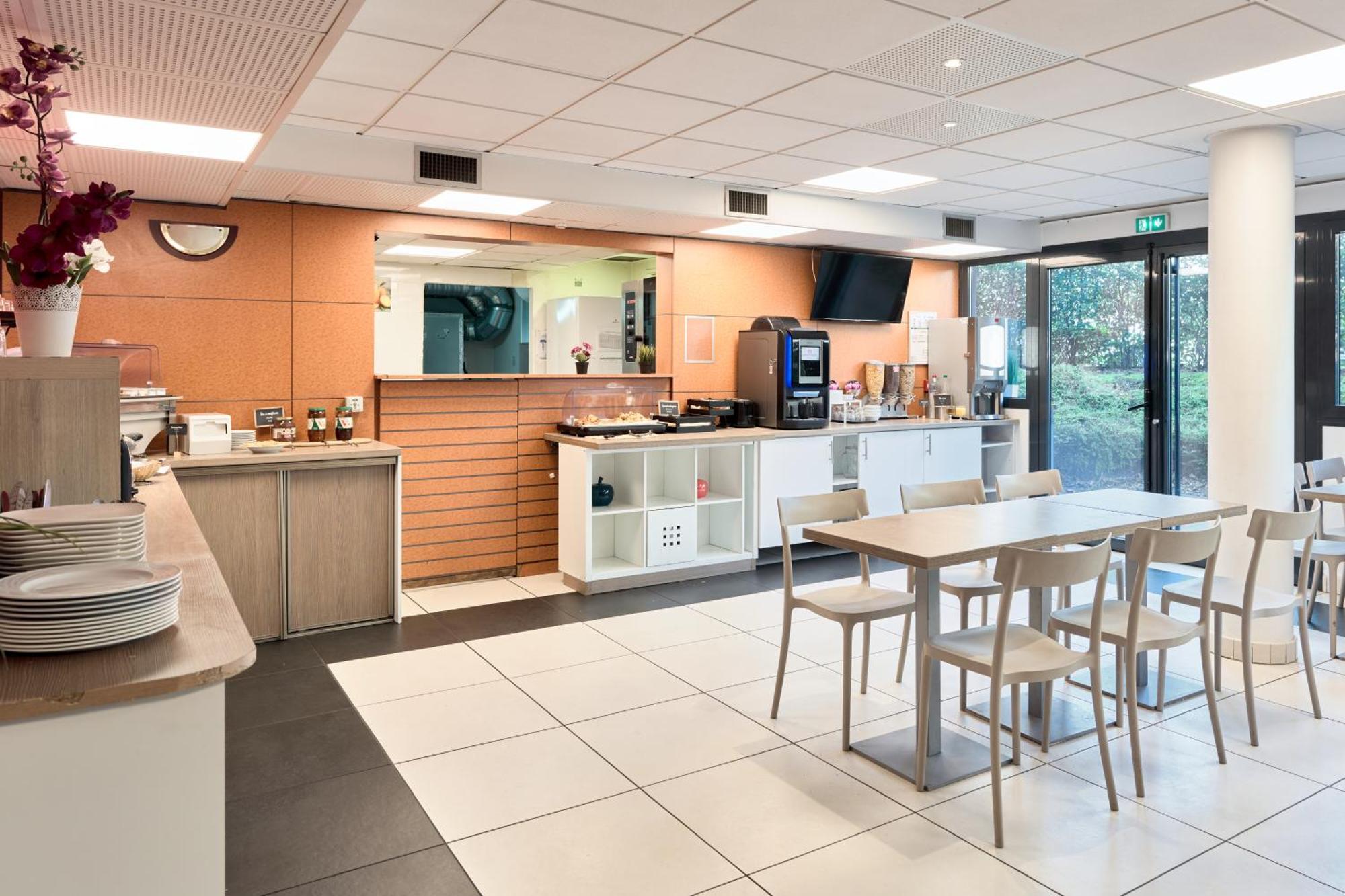Comfort Aparthotel Versailles, St Cyr L'Ecole Saint-Cyr-lʼÉcole Εξωτερικό φωτογραφία