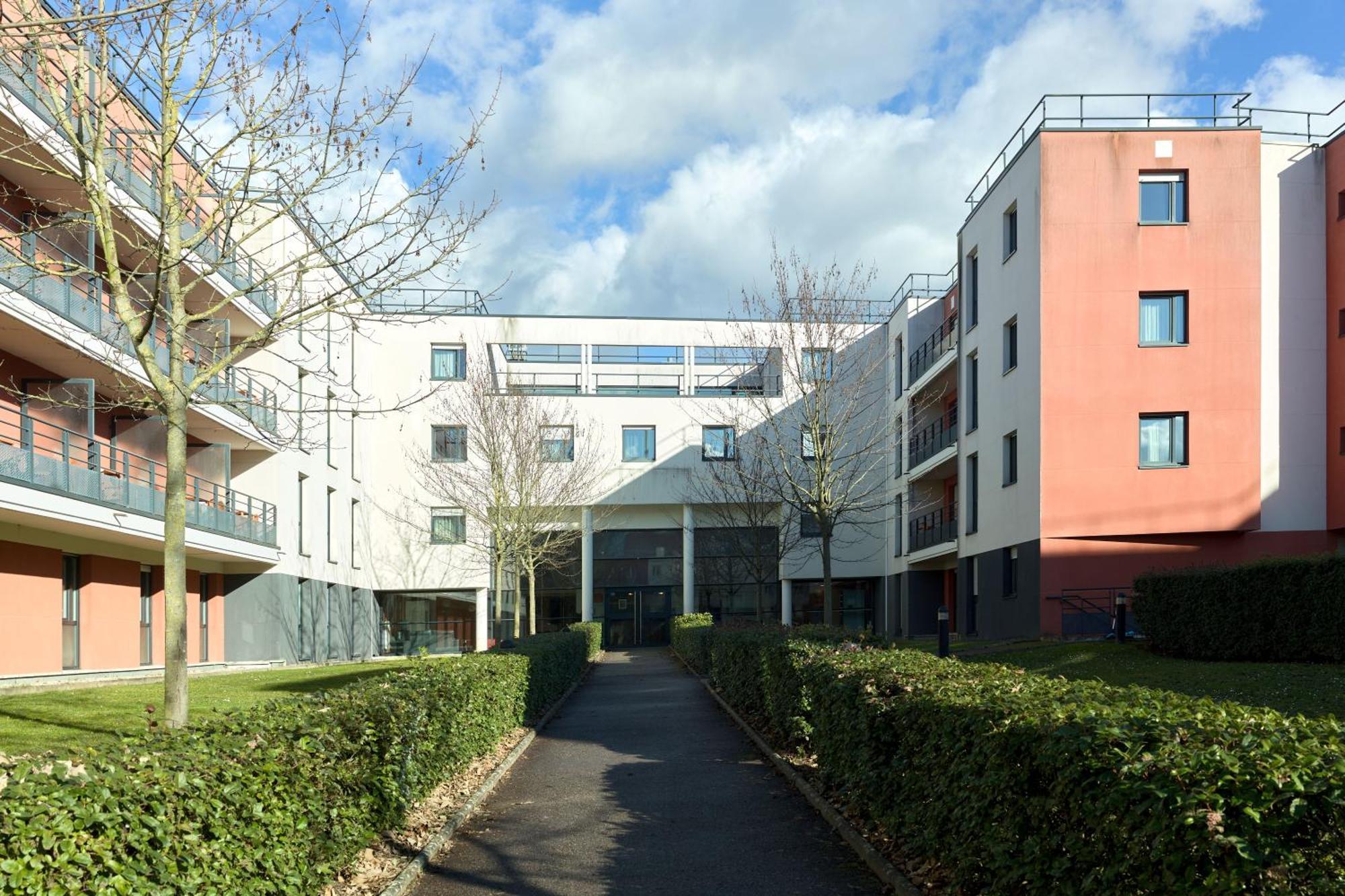 Comfort Aparthotel Versailles, St Cyr L'Ecole Saint-Cyr-lʼÉcole Εξωτερικό φωτογραφία