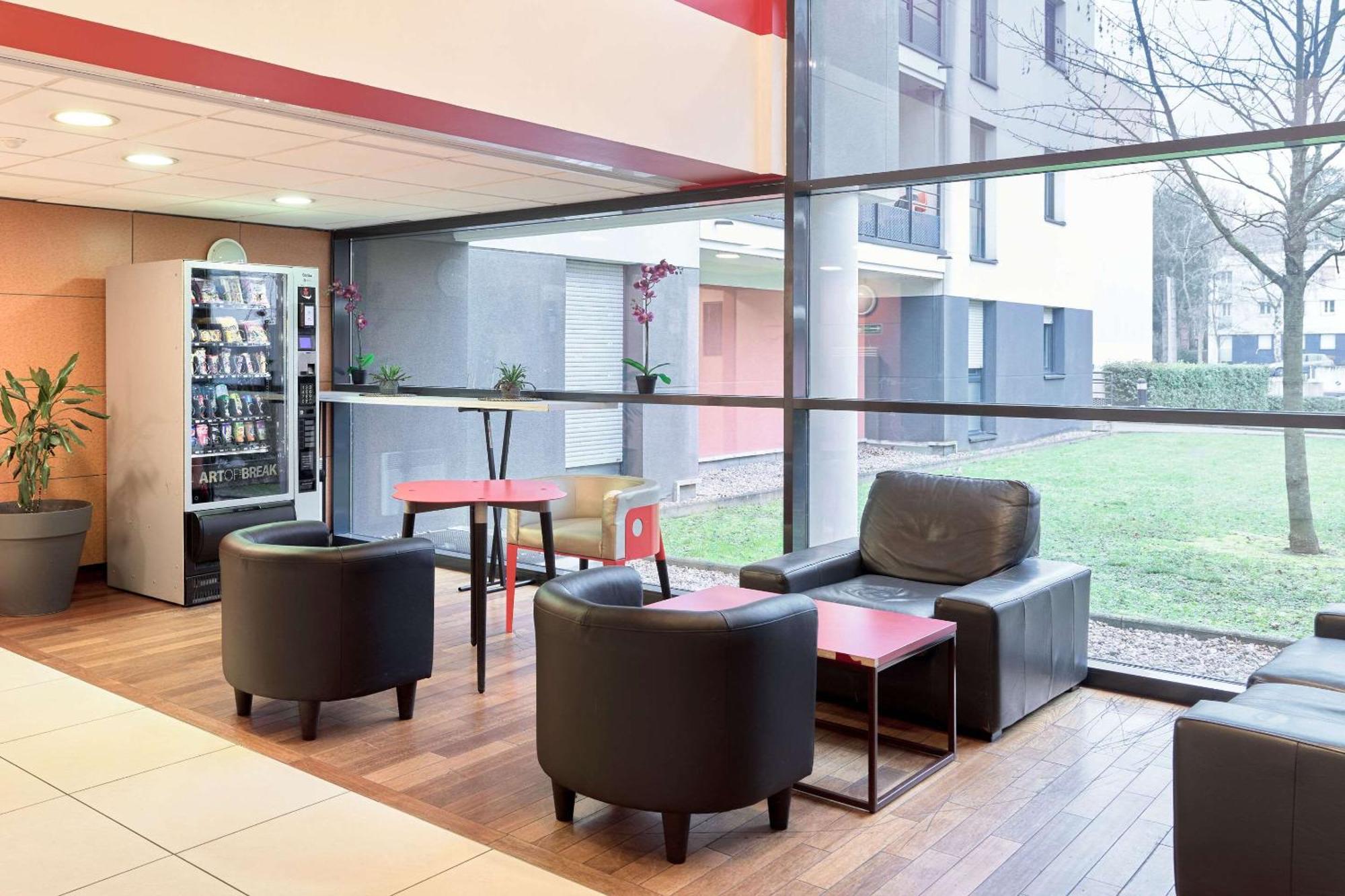 Comfort Aparthotel Versailles, St Cyr L'Ecole Saint-Cyr-lʼÉcole Εξωτερικό φωτογραφία