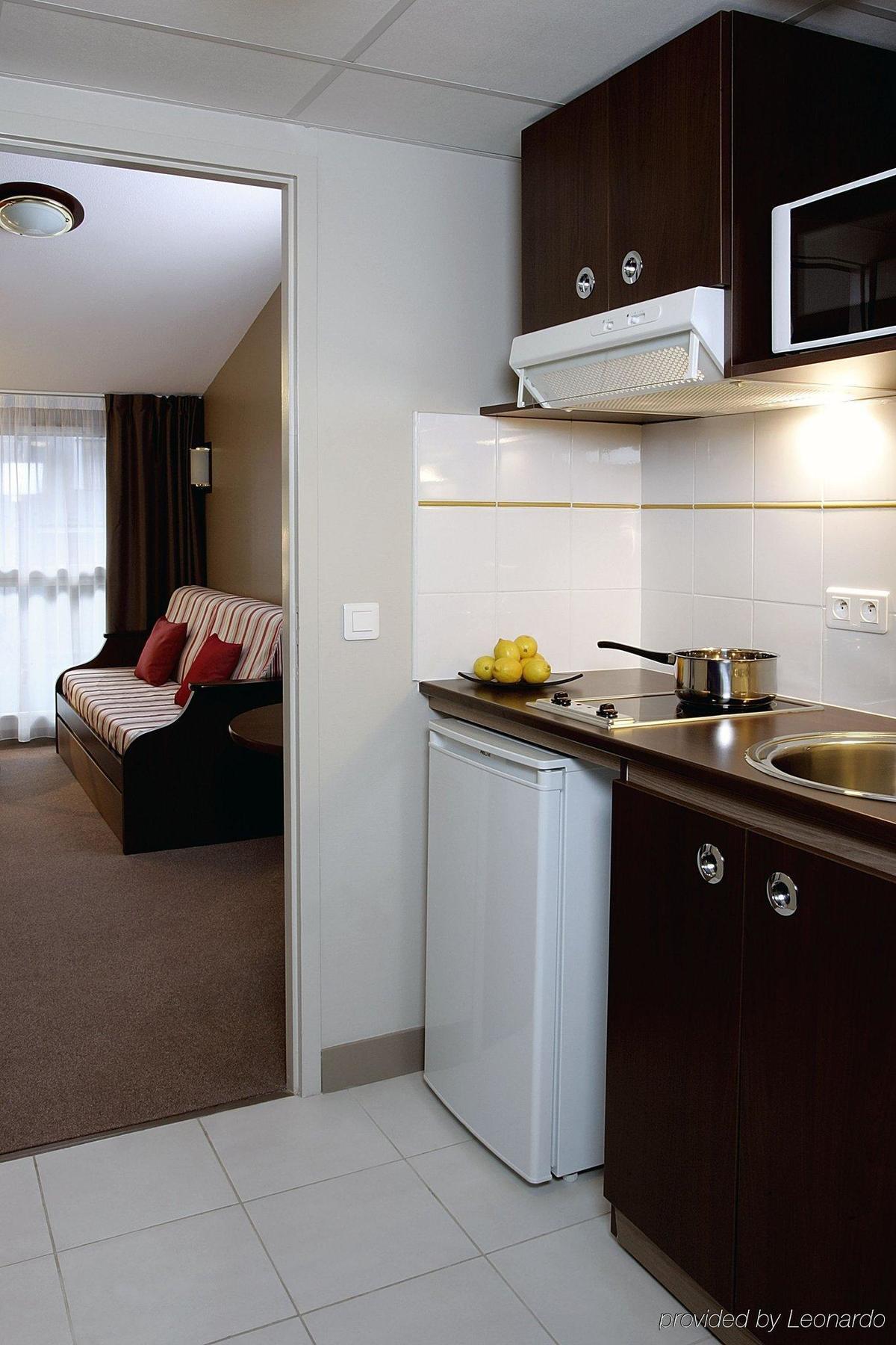 Comfort Aparthotel Versailles, St Cyr L'Ecole Saint-Cyr-lʼÉcole Δωμάτιο φωτογραφία