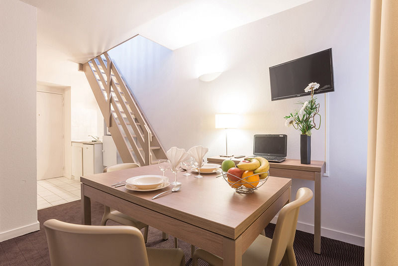 Comfort Aparthotel Versailles, St Cyr L'Ecole Saint-Cyr-lʼÉcole Εξωτερικό φωτογραφία
