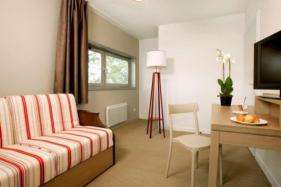 Comfort Aparthotel Versailles, St Cyr L'Ecole Saint-Cyr-lʼÉcole Εξωτερικό φωτογραφία