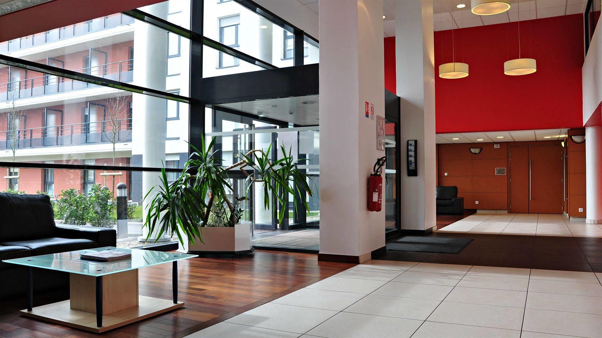 Comfort Aparthotel Versailles, St Cyr L'Ecole Saint-Cyr-lʼÉcole Εξωτερικό φωτογραφία