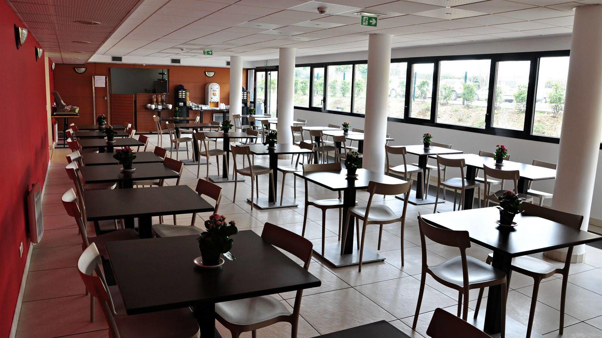 Comfort Aparthotel Versailles, St Cyr L'Ecole Saint-Cyr-lʼÉcole Εξωτερικό φωτογραφία