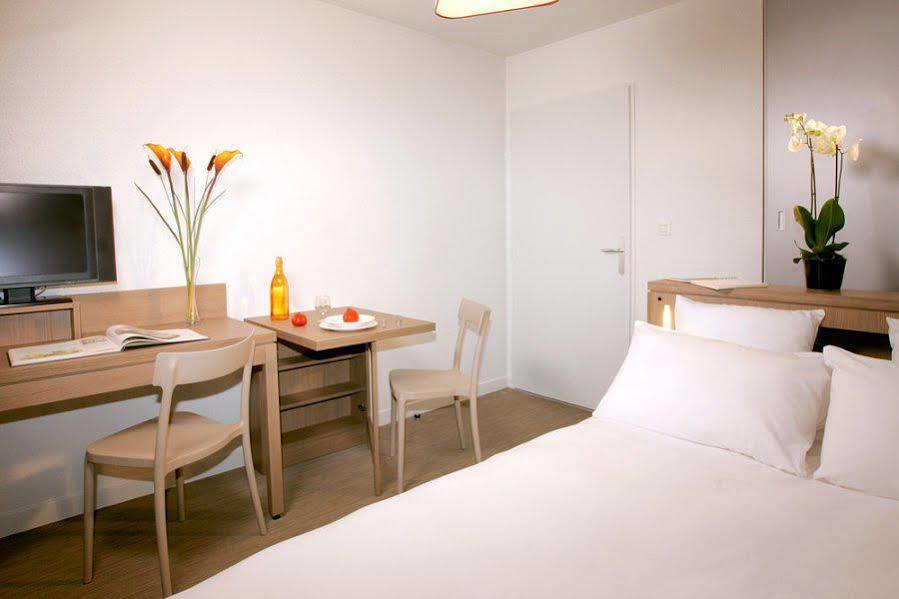 Comfort Aparthotel Versailles, St Cyr L'Ecole Saint-Cyr-lʼÉcole Εξωτερικό φωτογραφία