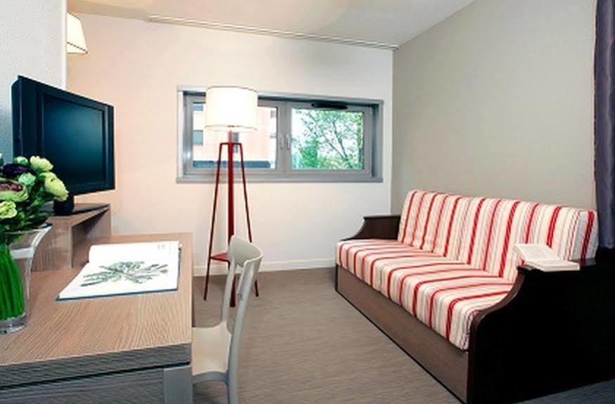 Comfort Aparthotel Versailles, St Cyr L'Ecole Saint-Cyr-lʼÉcole Εξωτερικό φωτογραφία