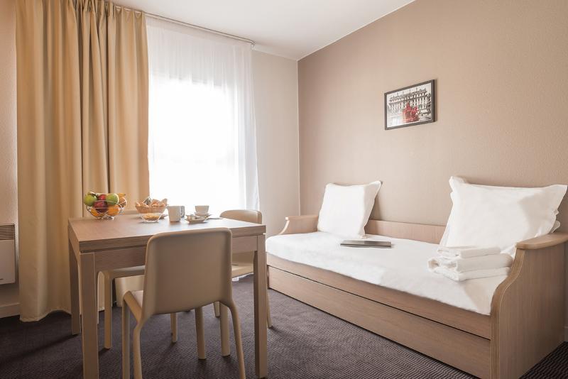 Comfort Aparthotel Versailles, St Cyr L'Ecole Saint-Cyr-lʼÉcole Εξωτερικό φωτογραφία